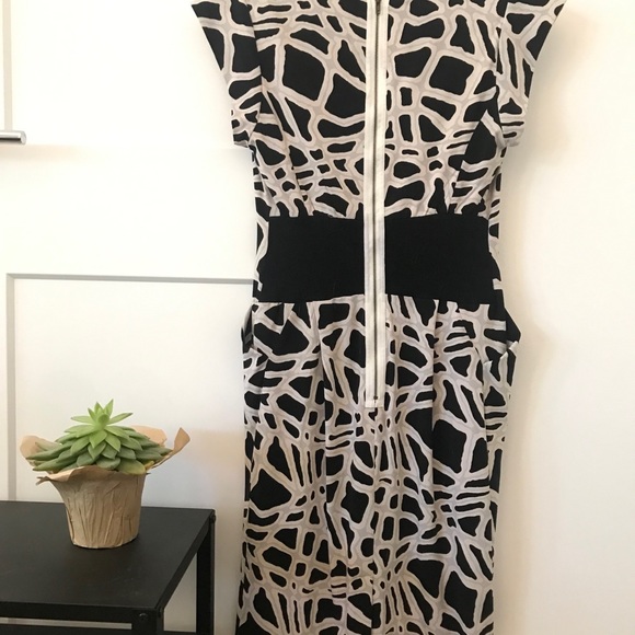 Zokai Abstract Black And White Dress - Size Small - Picture 4 of 5